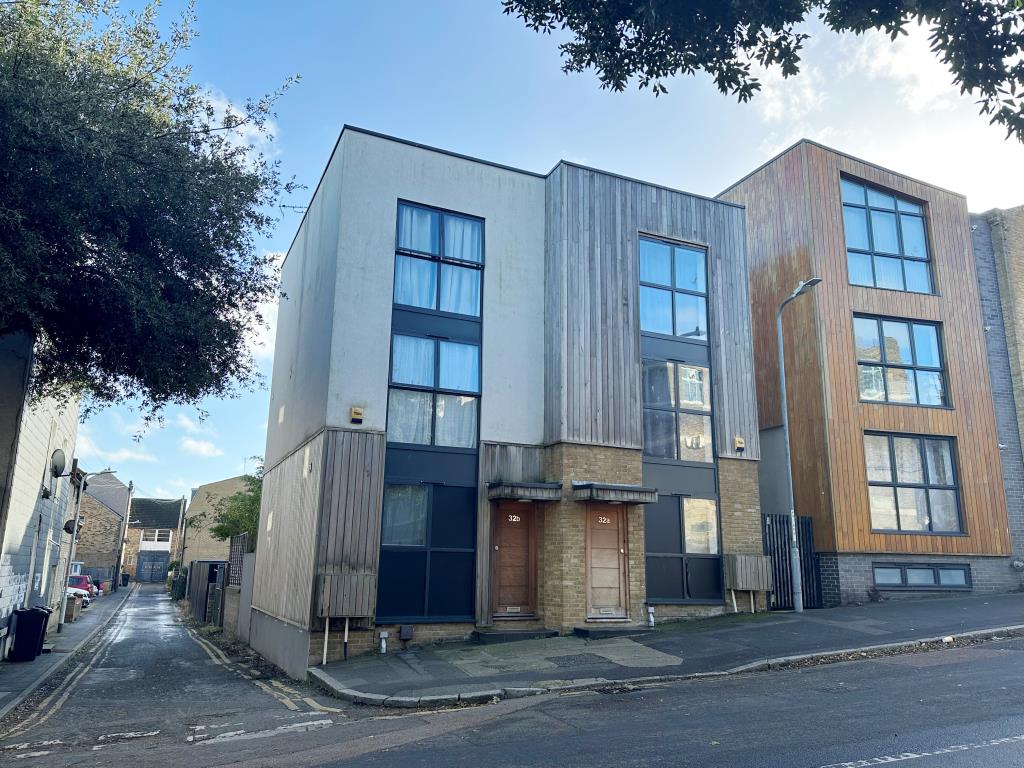 Lot: 47 - WELL PRESENTED THREE-BEDROOM HOUSE FOR INVESTMENT - Three bedroom house